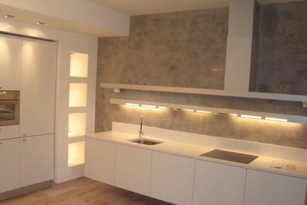 Progettazione e realizzazione cucina sospesa 